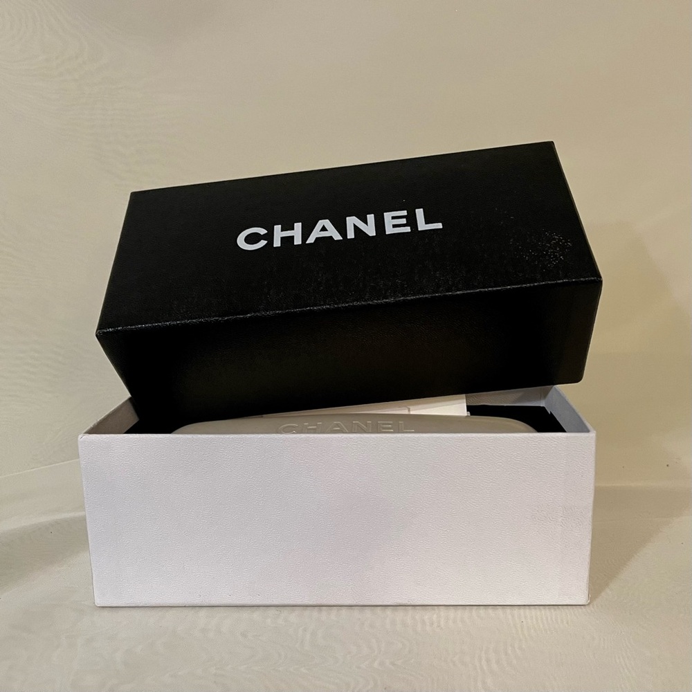 CHANEL Rectangular Glasses Made in Italy - Picture 9 of 9
